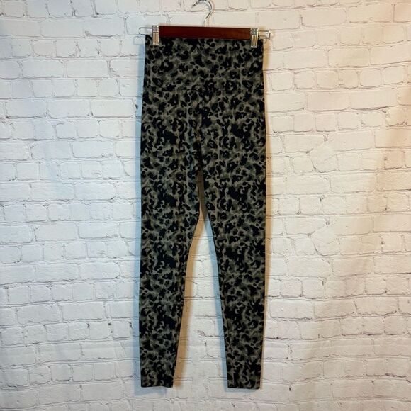 Miraclesuit Beige and Black Leggings - Picture 1 of 5